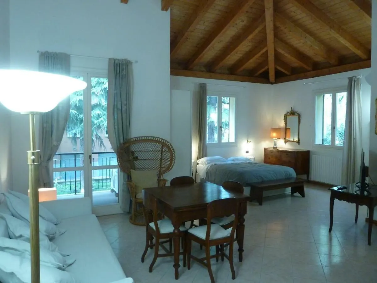 Ferienwohnung La Stanza Sui Cedri - Smart Working - Airport - Private Parking - Ducati - Philip Morris Bologna 0*,